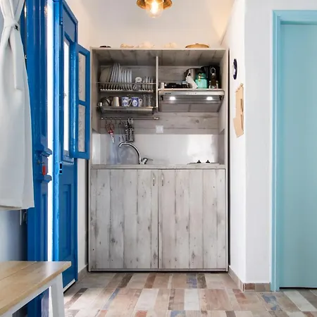 Captain Elias 2 Foiníkion