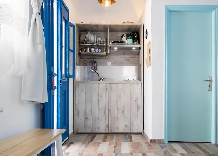 Captain Elias 2 Foiníkion